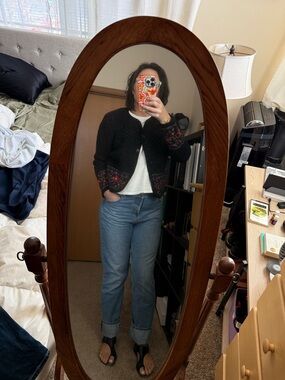 Black wool sweater Nordic natural fibers